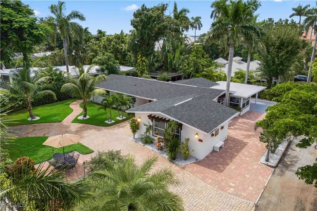 2702 Mcgregor Boulevard Fort Myers FL 33901