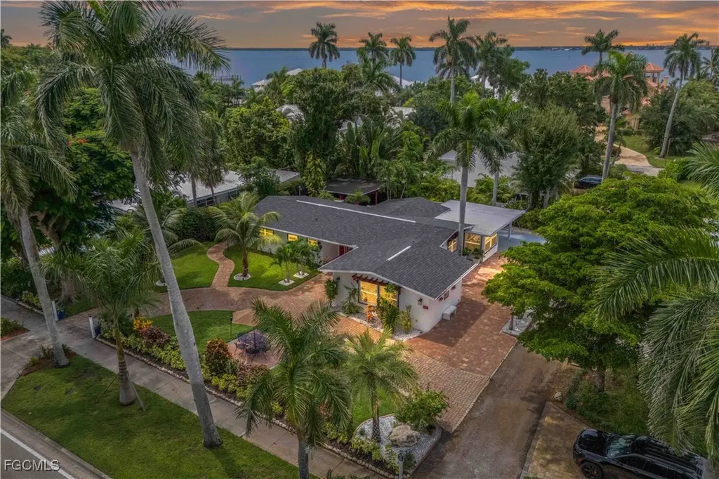 2702 Mcgregor Boulevard Fort Myers FL 33901