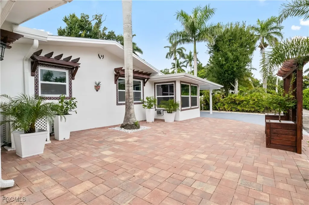 2702 Mcgregor Boulevard Fort Myers FL 33901