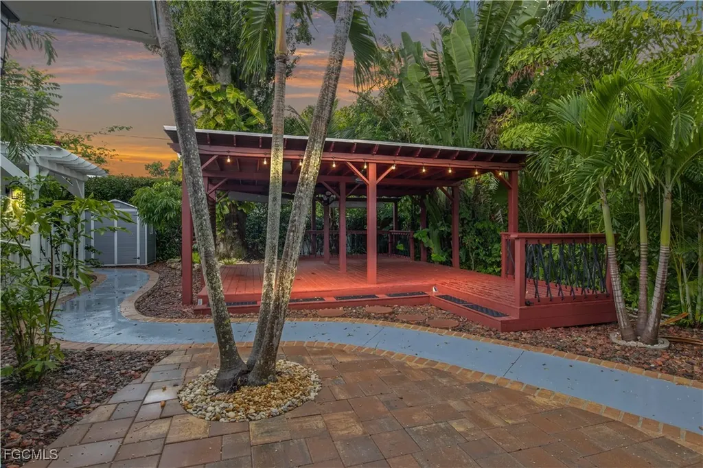 2702 Mcgregor Boulevard Fort Myers FL 33901