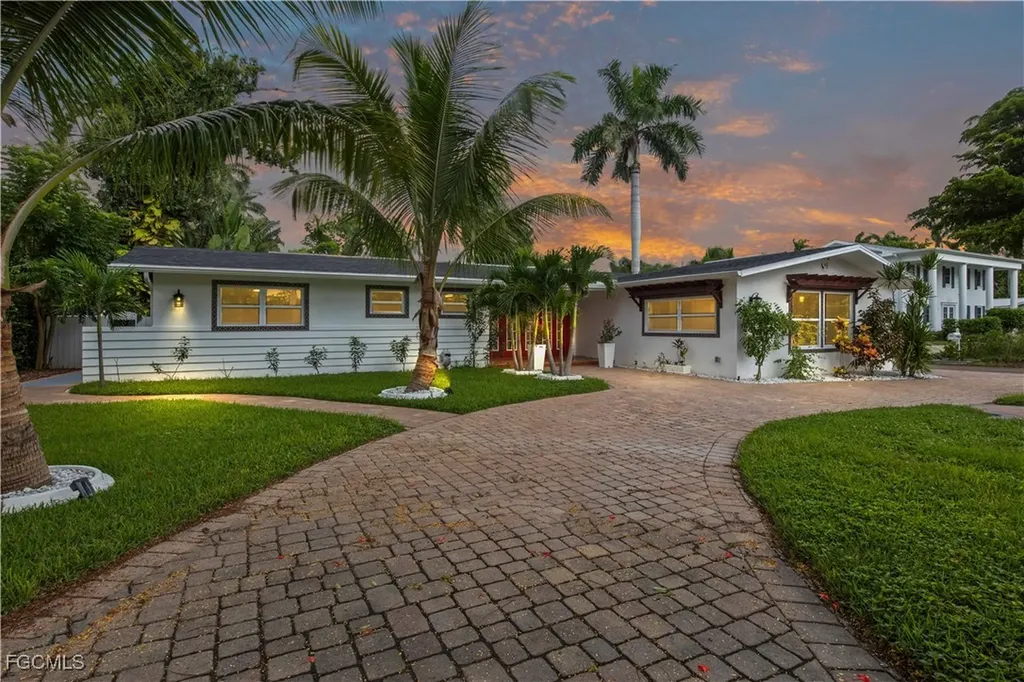 2702 Mcgregor Boulevard Fort Myers FL 33901