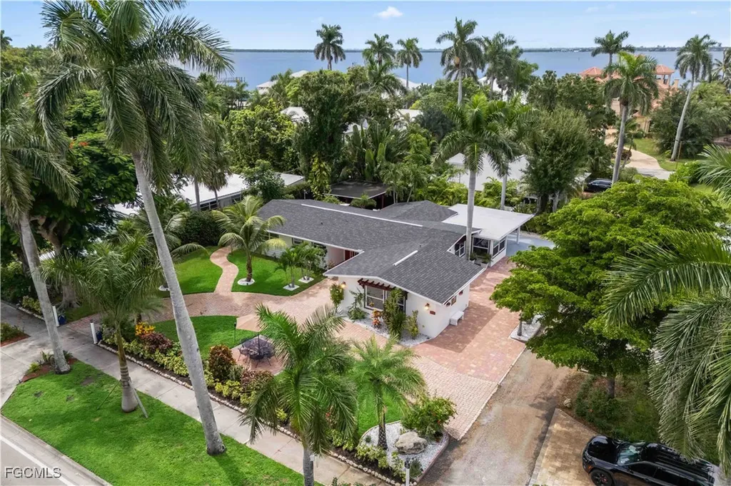 2702 Mcgregor Boulevard Fort Myers FL 33901