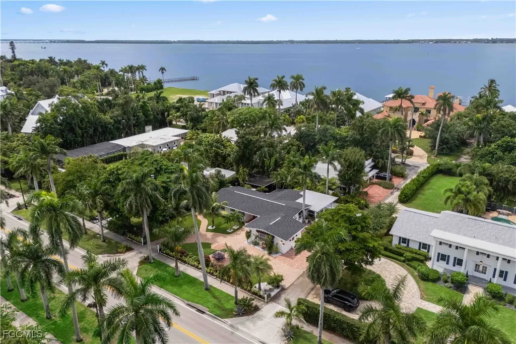 2702 Mcgregor Boulevard Fort Myers FL 33901