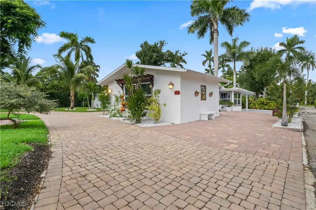 2702 Mcgregor Boulevard Fort Myers FL 33901