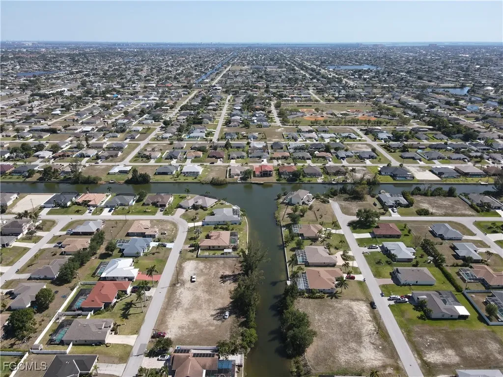 2712 SW 2nd Place Cape Coral FL 33914