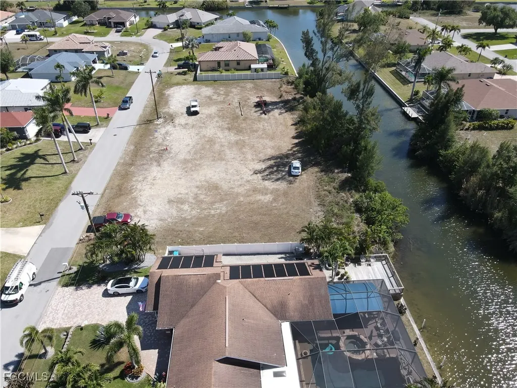 2712 SW 2nd Place Cape Coral FL 33914