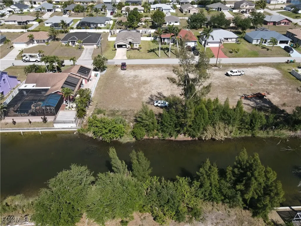 2712 SW 2nd Place Cape Coral FL 33914