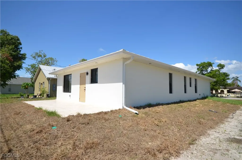 2188 Barker Boulevard Fort Myers FL 33916