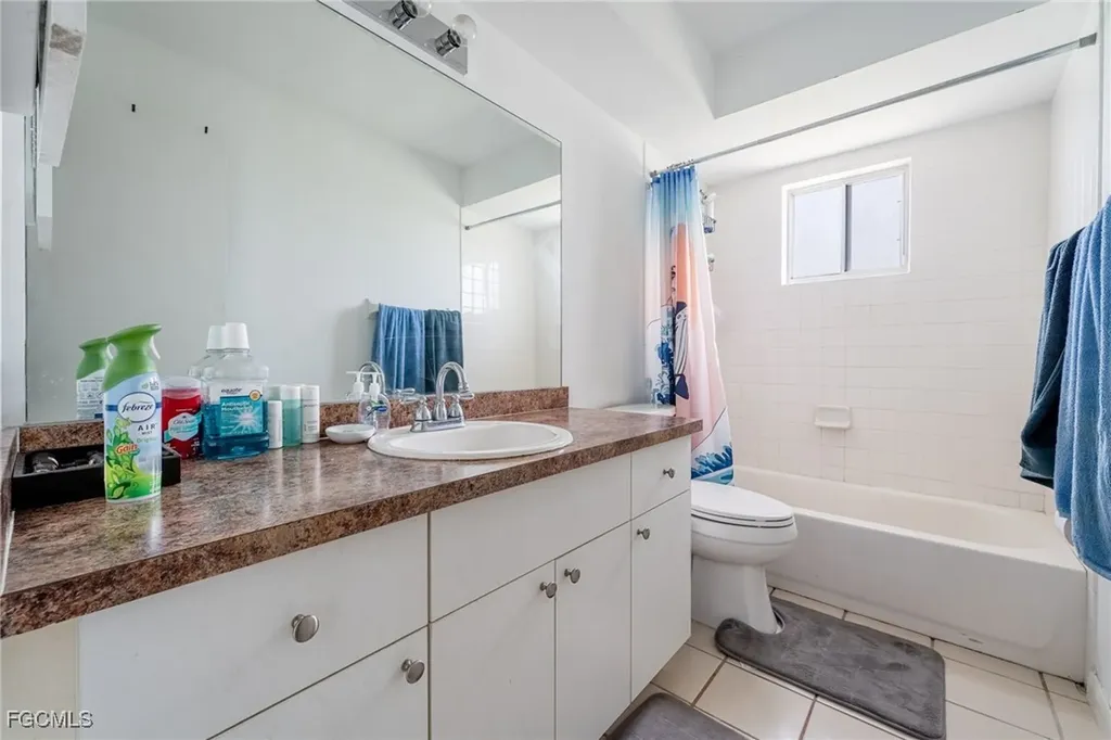 8649 Flores Court Fort Myers FL 33907