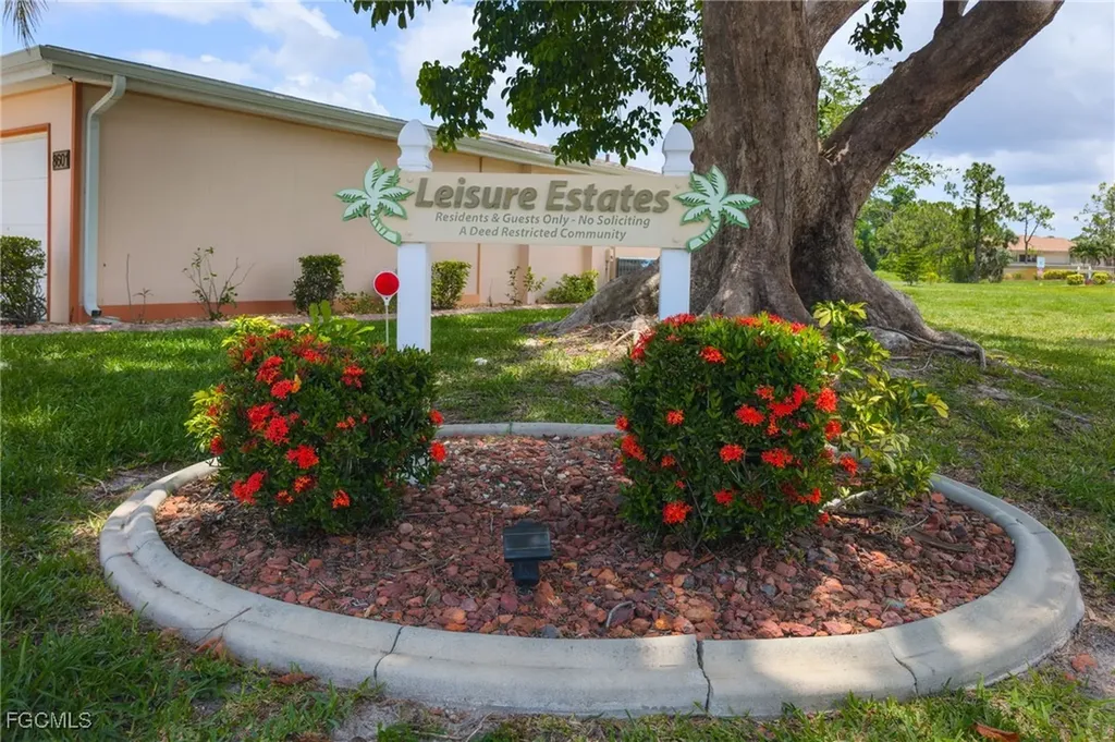 8649 Flores Court Fort Myers FL 33907