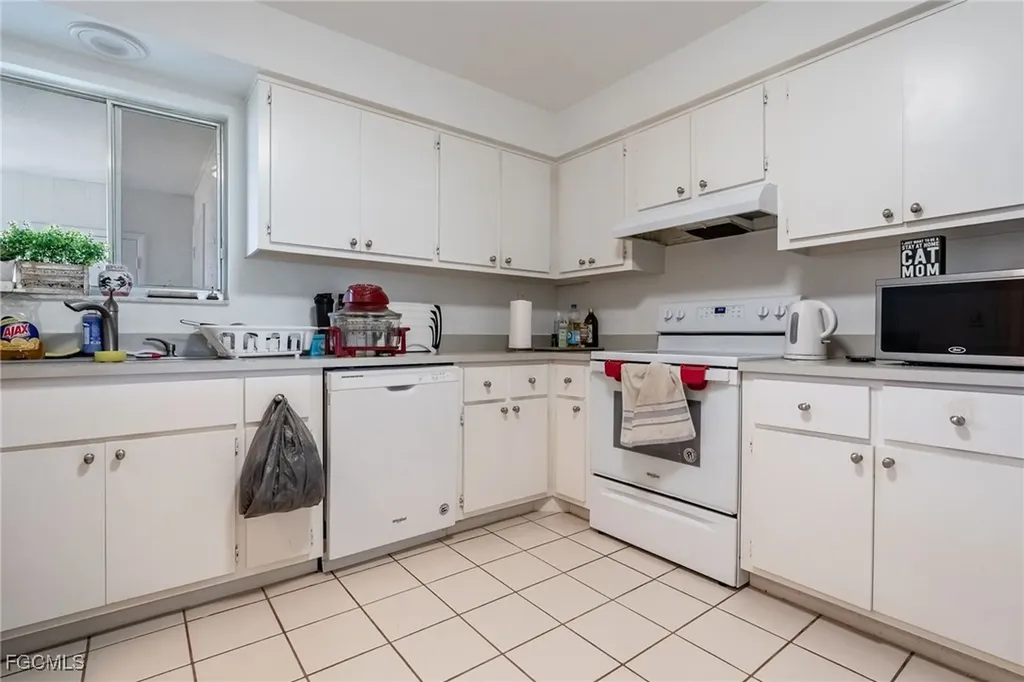 8649 Flores Court Fort Myers FL 33907