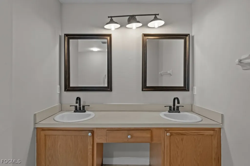 2321 NW 25th Terrace Cape Coral FL 33993