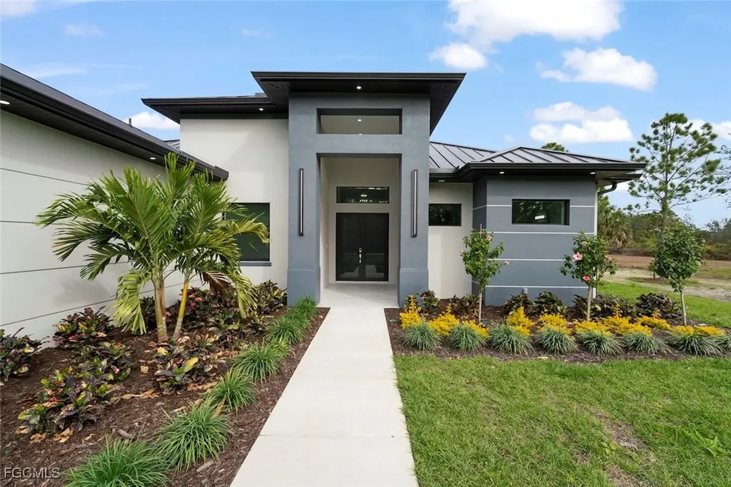 2481 24th Avenue NE Naples FL 34120