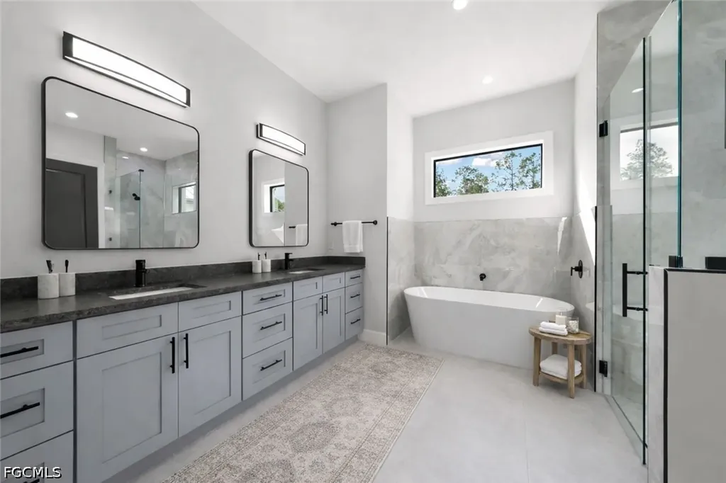 2481 24th Avenue NE Naples FL 34120