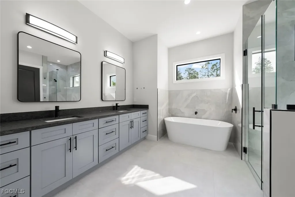 2481 24th Avenue NE Naples FL 34120