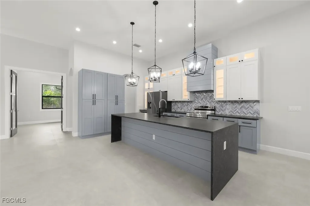 2481 24th Avenue NE Naples FL 34120