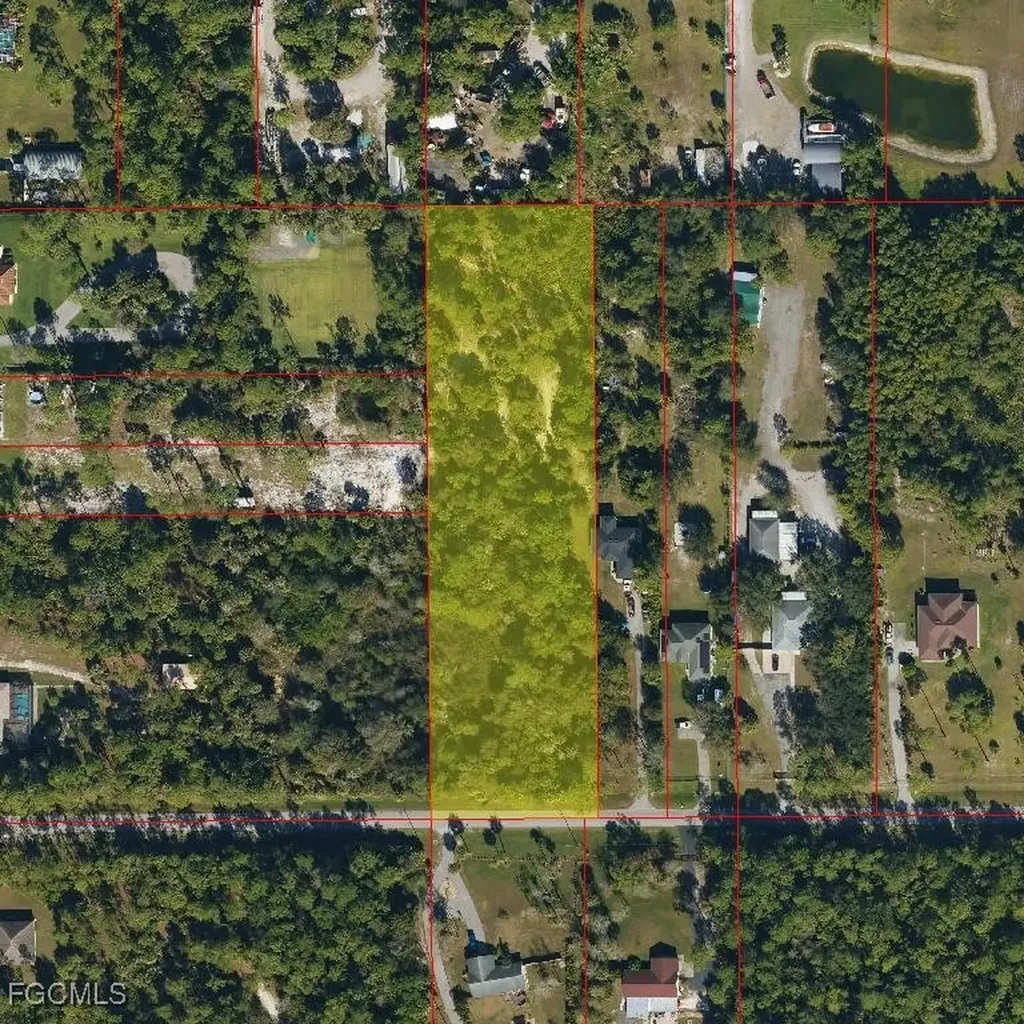 Naples FL, 24TH Avenue NE