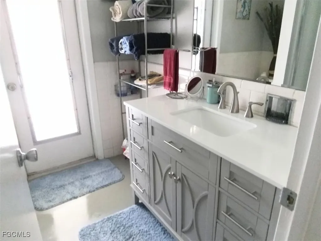 166 SW 52nd Street Cape Coral FL 33914