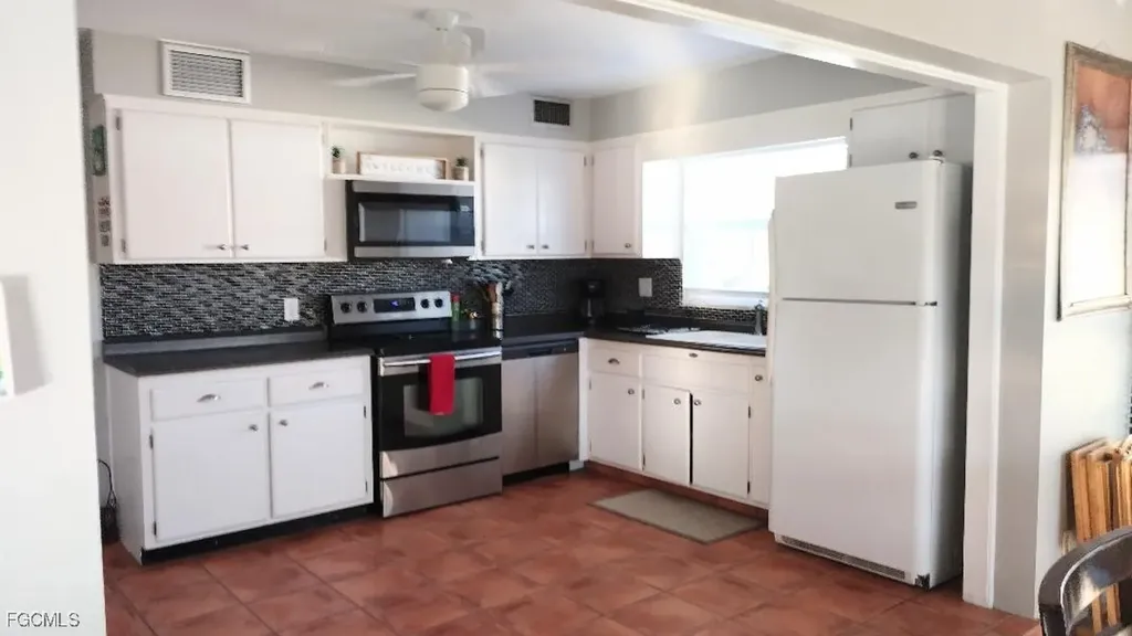 166 SW 52nd Street Cape Coral FL 33914