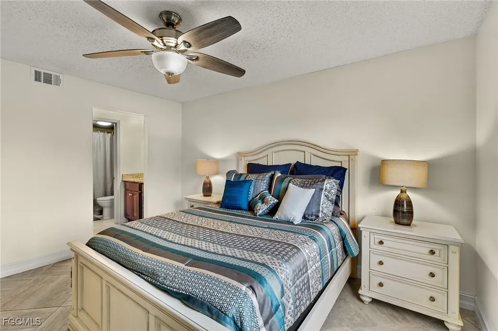 7025 Dennis Circle Naples FL 34104
