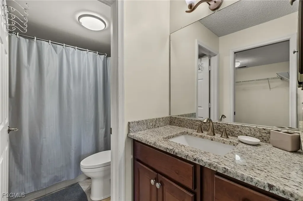 7025 Dennis Circle Naples FL 34104