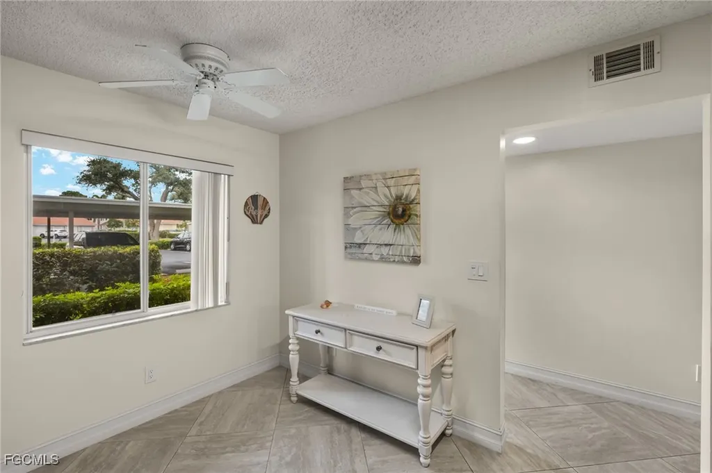 7025 Dennis Circle Naples FL 34104