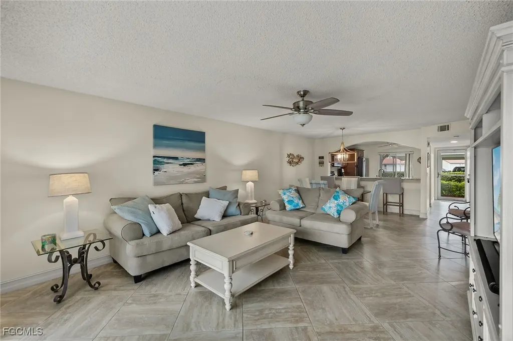 7025 Dennis Circle Naples FL 34104