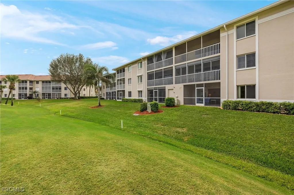 7025 Dennis Circle Naples FL 34104