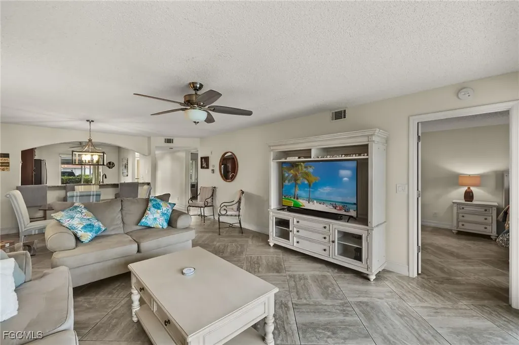 7025 Dennis Circle Naples FL 34104