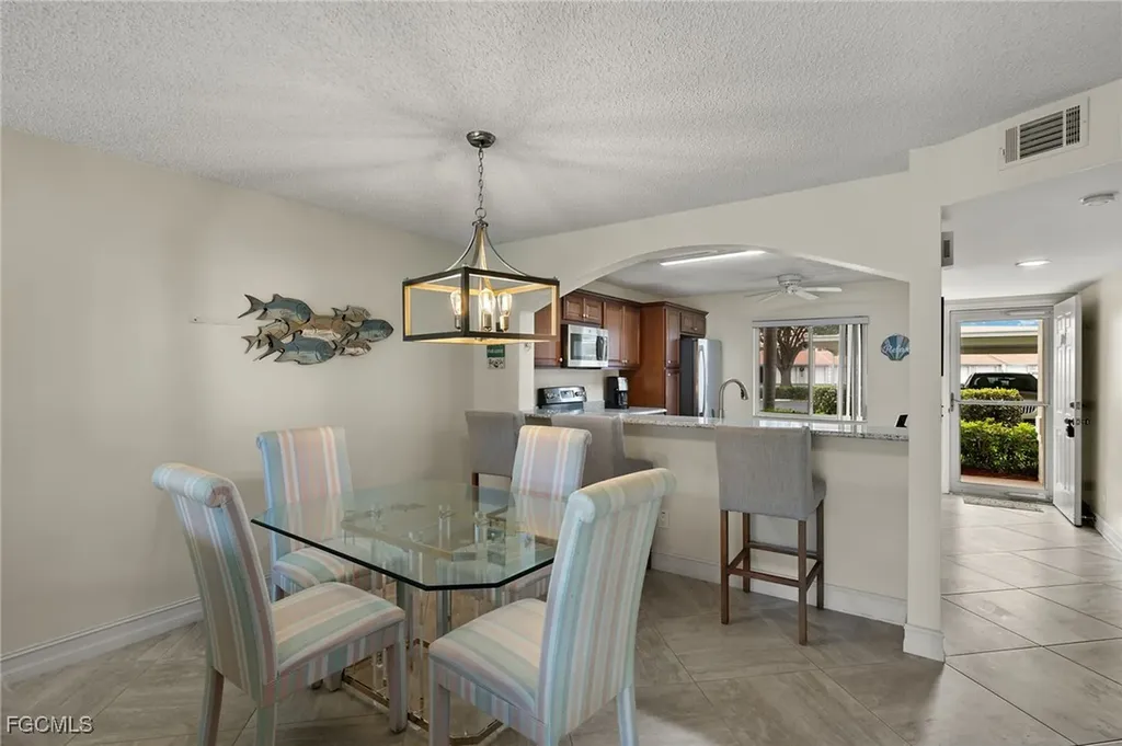 7025 Dennis Circle Naples FL 34104