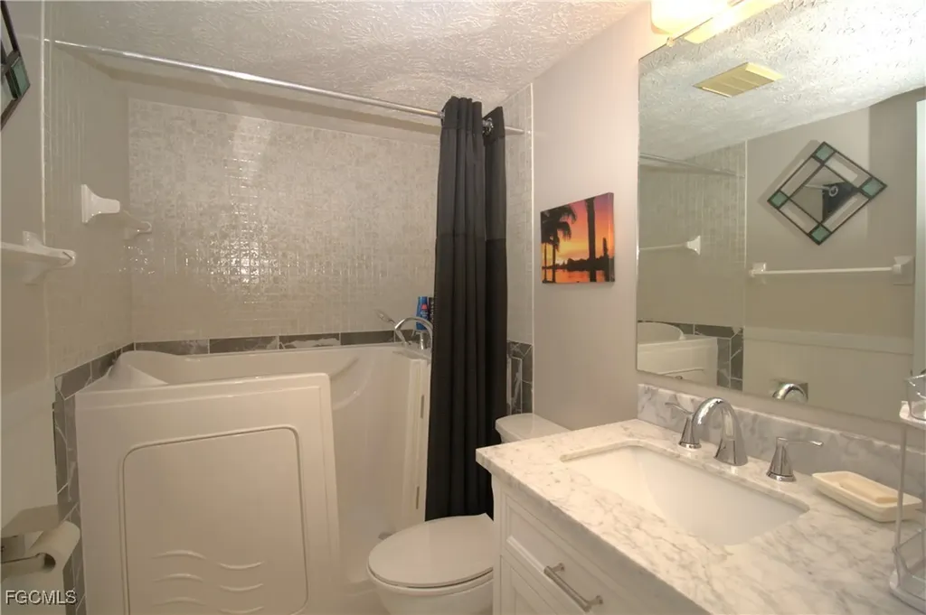 1807 SE 41st Street Cape Coral FL 33904