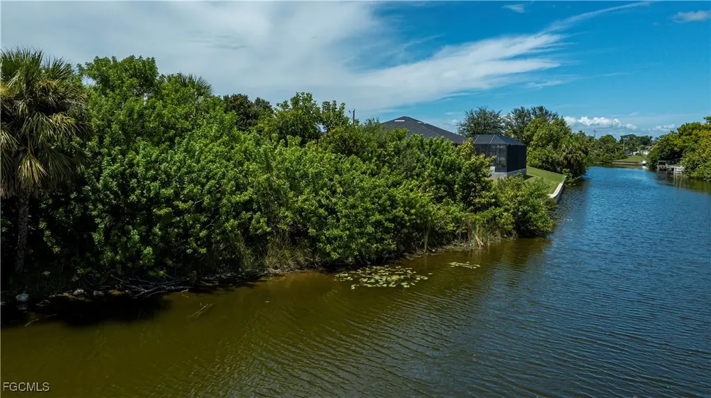 1203 SE 3rd Avenue Cape Coral FL 33990