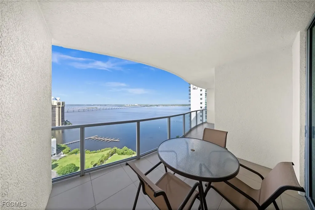 3000 Oasis Grand Boulevard Fort Myers FL 33916