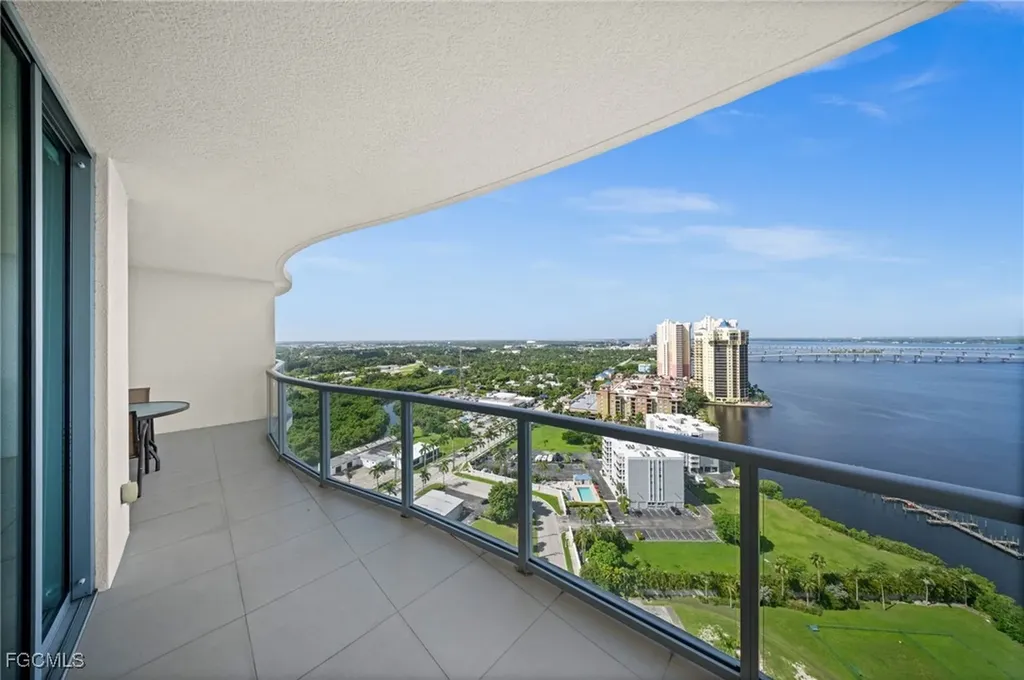 3000 Oasis Grand Boulevard Fort Myers FL 33916