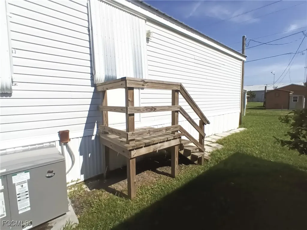 231 Palm Avenue NW Moore Haven FL 33471