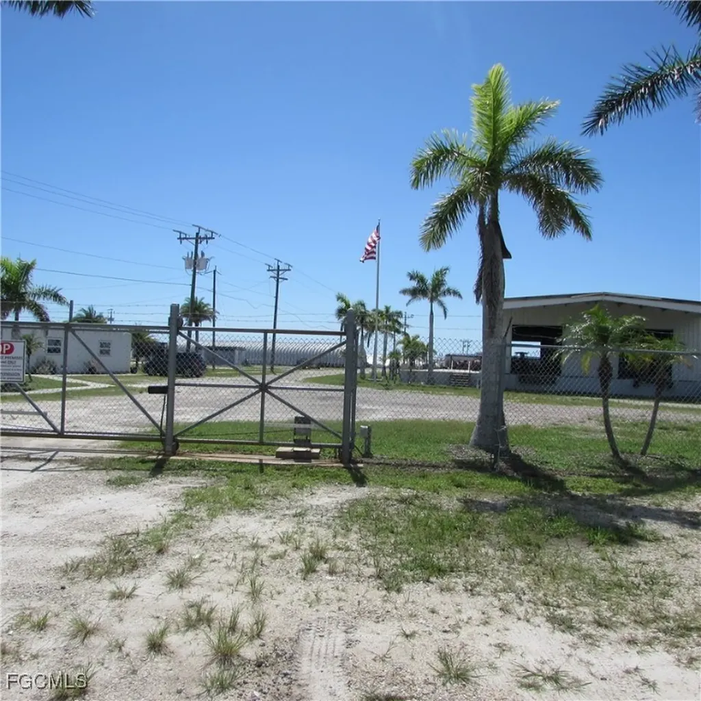 9703 Stringfellow Road St. James City FL 33956
