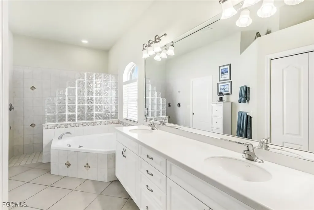 1911 SE 35th Street Cape Coral FL 33904