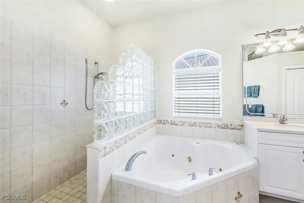 1911 SE 35th Street Cape Coral FL 33904