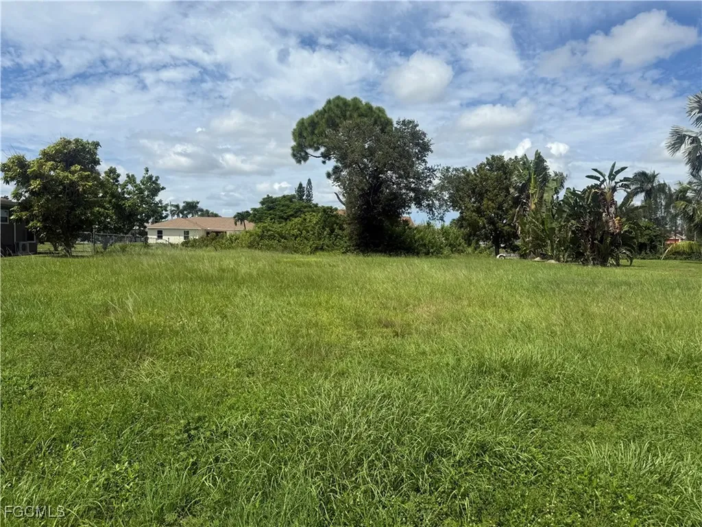 404 SE 9th Place Cape Coral FL 33990