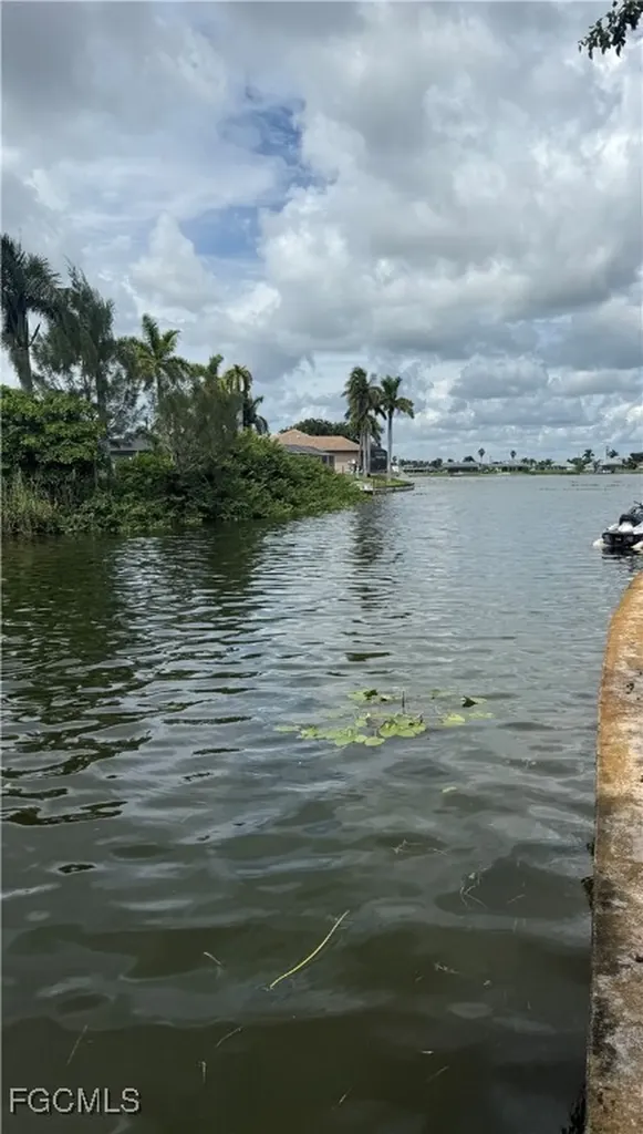 404 SE 9th Place Cape Coral FL 33990