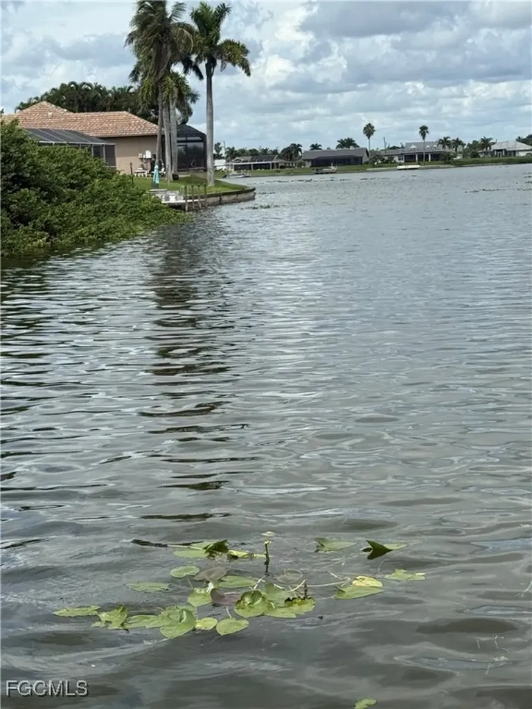 404 SE 9th Place Cape Coral FL 33990