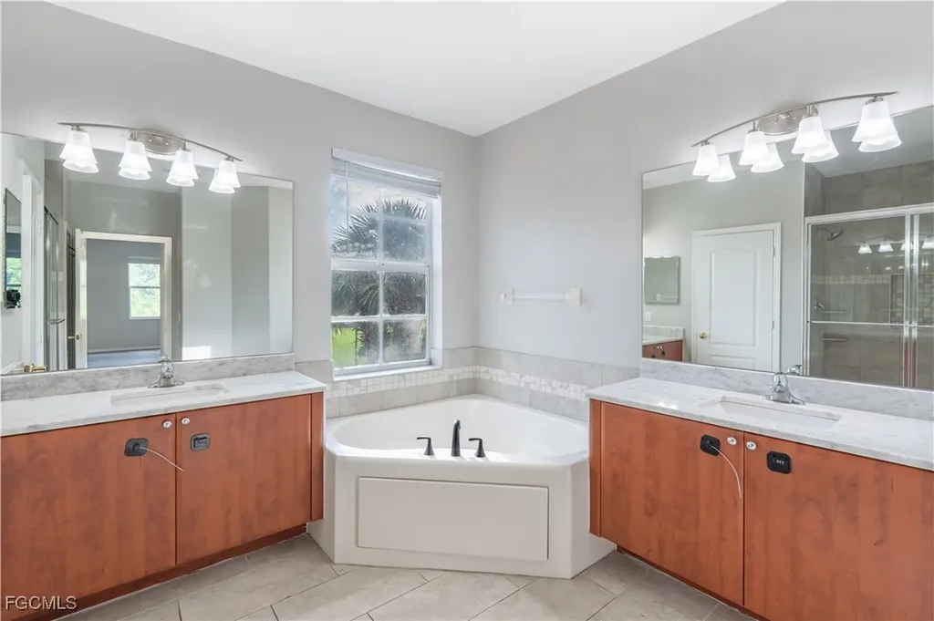 3003 Lake Manatee Court Cape Coral FL 33909