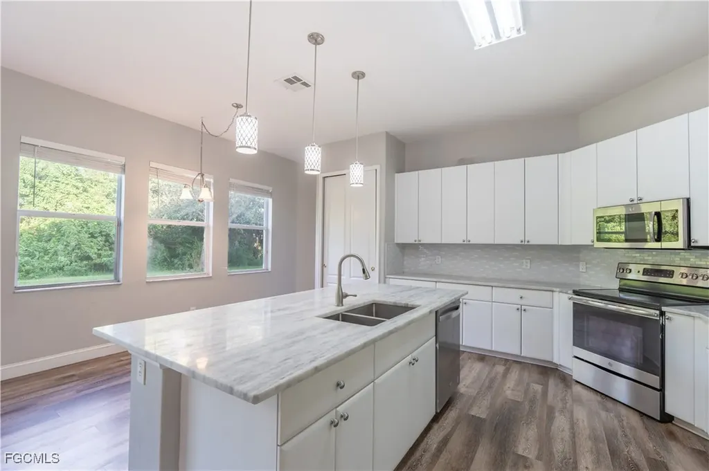 3003 Lake Manatee Court Cape Coral FL 33909