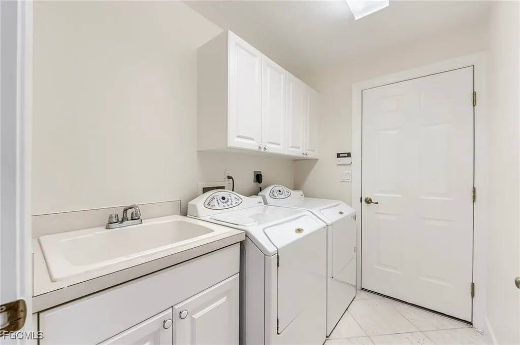 8865 New Castle Drive Fort Myers FL 33908