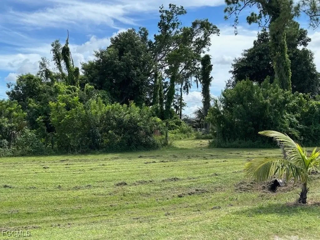 842 Whispering Pines Road Cape Coral FL 33993