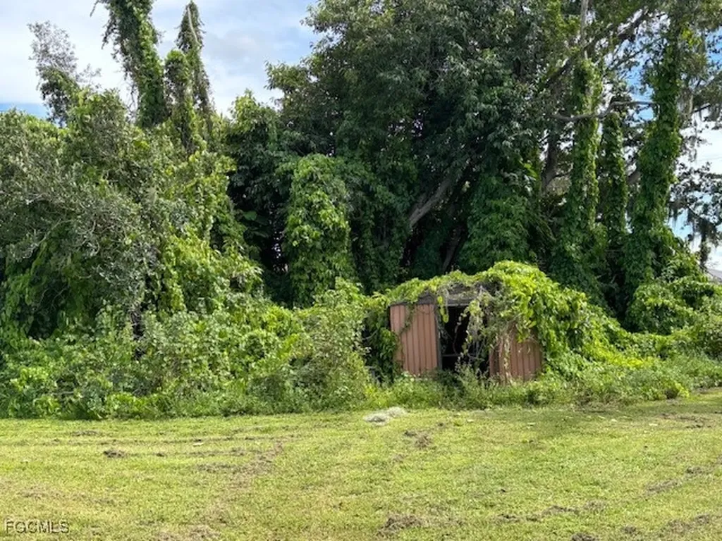 842 Whispering Pines Road Cape Coral FL 33993