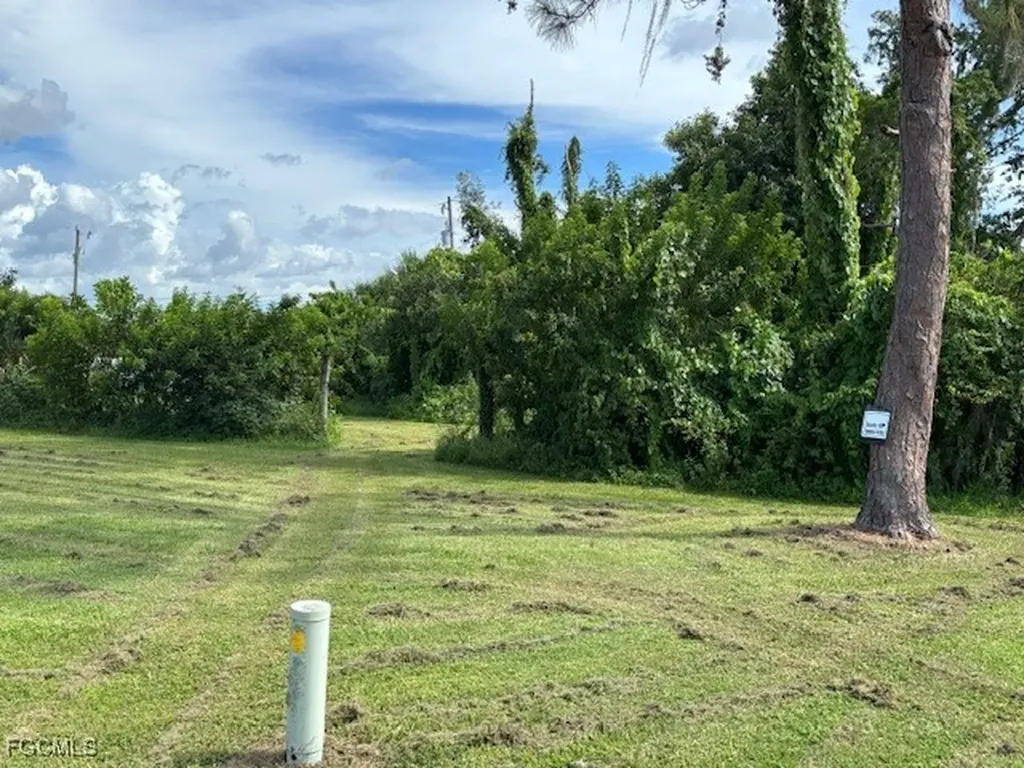 842 Whispering Pines Road Cape Coral FL 33993