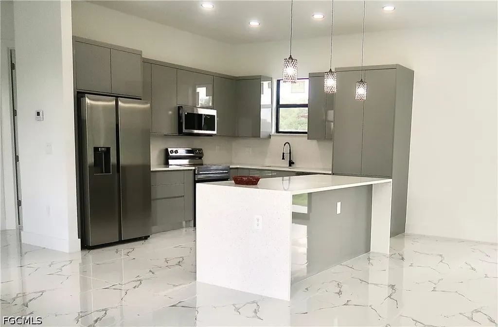 2607 E 18th Street Lehigh Acres FL 33972