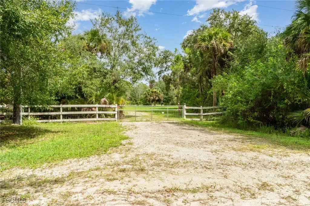 1175 Everglades Avenue Clewiston FL 33440