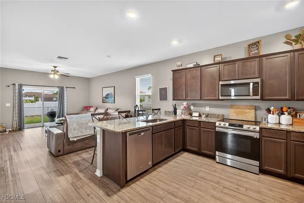 1821 NW 12th Terrace Cape Coral FL 33993